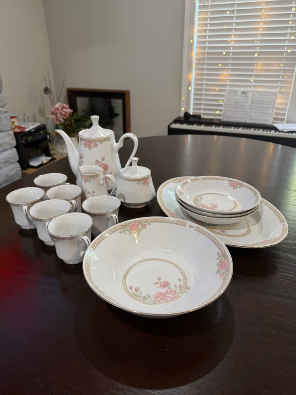 Crown Ming Fine China tea set‎ in the Christina pattern.